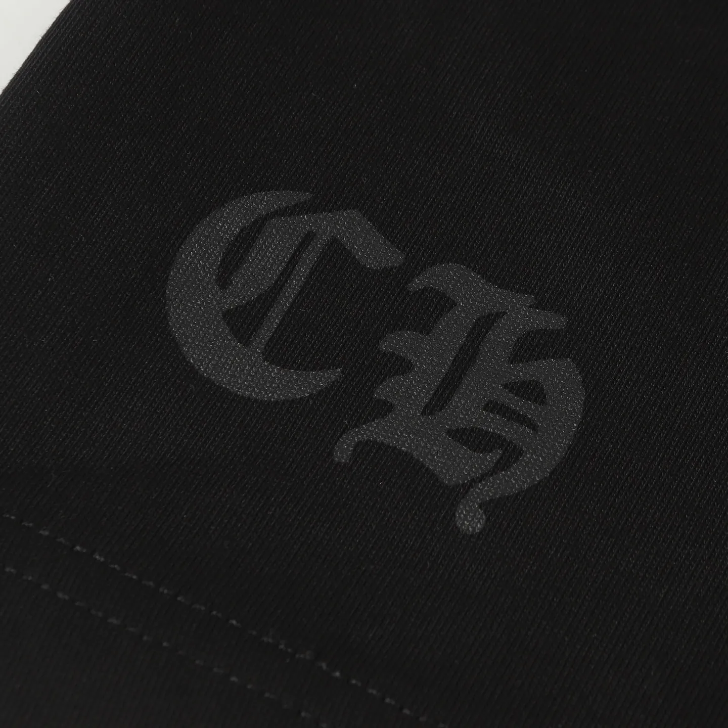 🅿️270 Come Hearts/Kro Heart Sanskrit Printed Long Sleeve, King of Autumn and Winter! Chest pockets, high weight threads on collar and cuffs, custom woven and dyed 280g double yarn pure cotton fabric, washed anti-counterfeiting tags and other auxiliary materials are all correct versions, super conspicuous, super good-looking and super atmospheric, same style for men and women! The overall upper body shows fashion and individuality, and it is recommended for couples to wear it together!! Color: Black White Size: XS-L